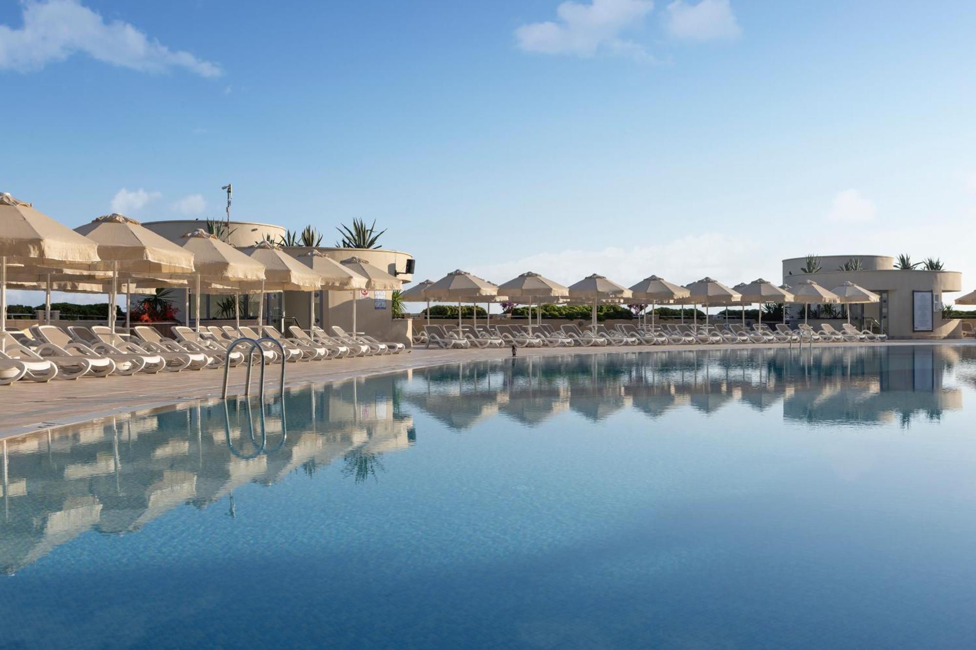 Melas Hotel Side