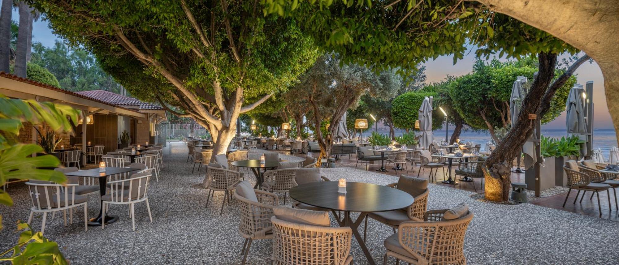 Melas Hotel Side